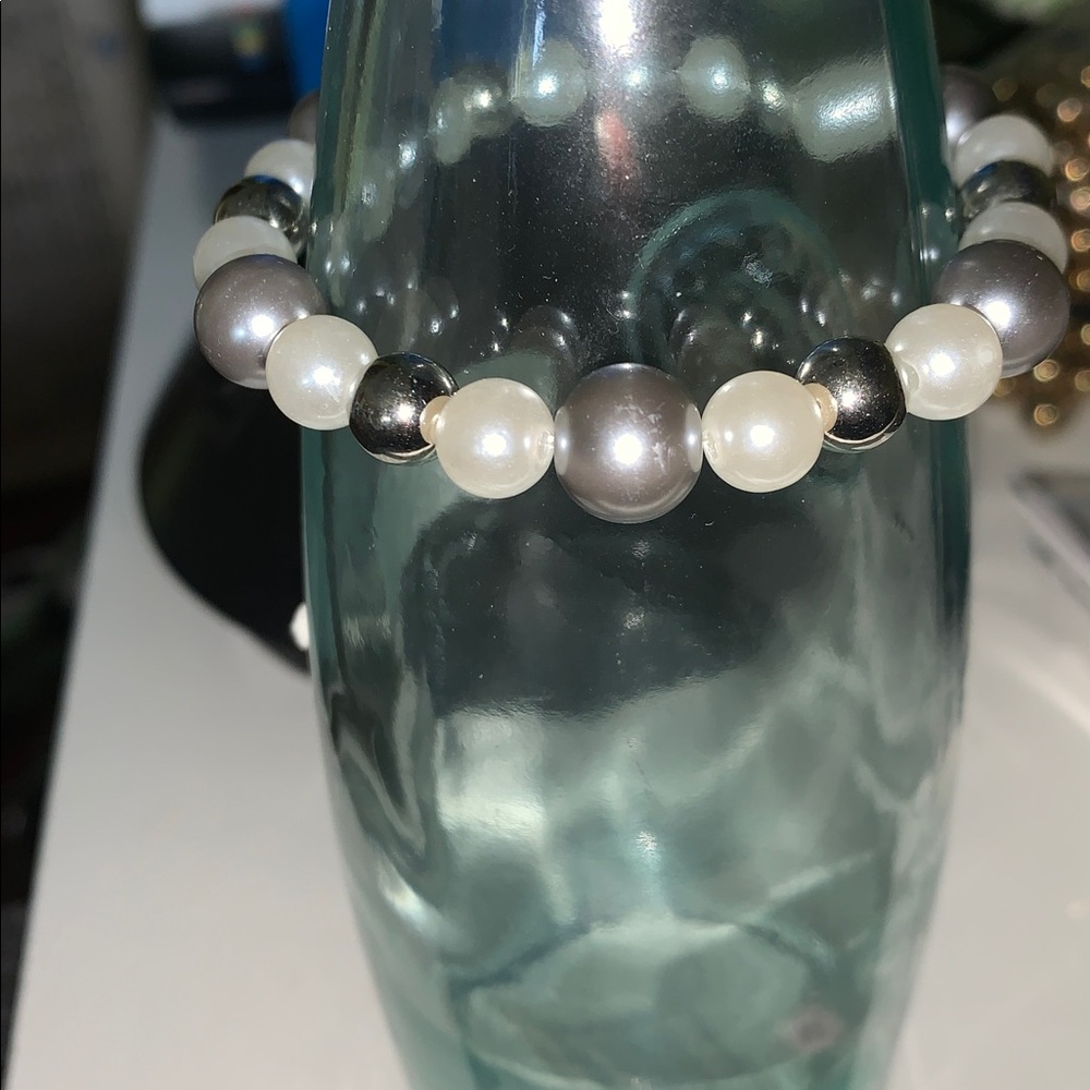 Pearl stretch Bracelet with silver balls - Picture 3 of 5